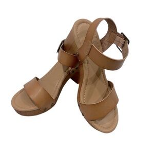 Cushionaire platform chunk heels cushion foot bed sandals size 7.5"